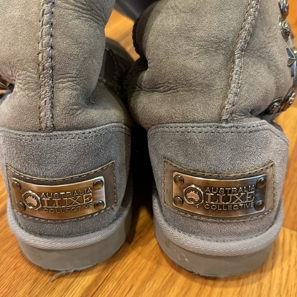 Unique Boots - Picture 2 of 2